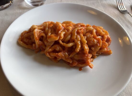 I pici all’aglione: il Gusto Autentico della Valdichiana